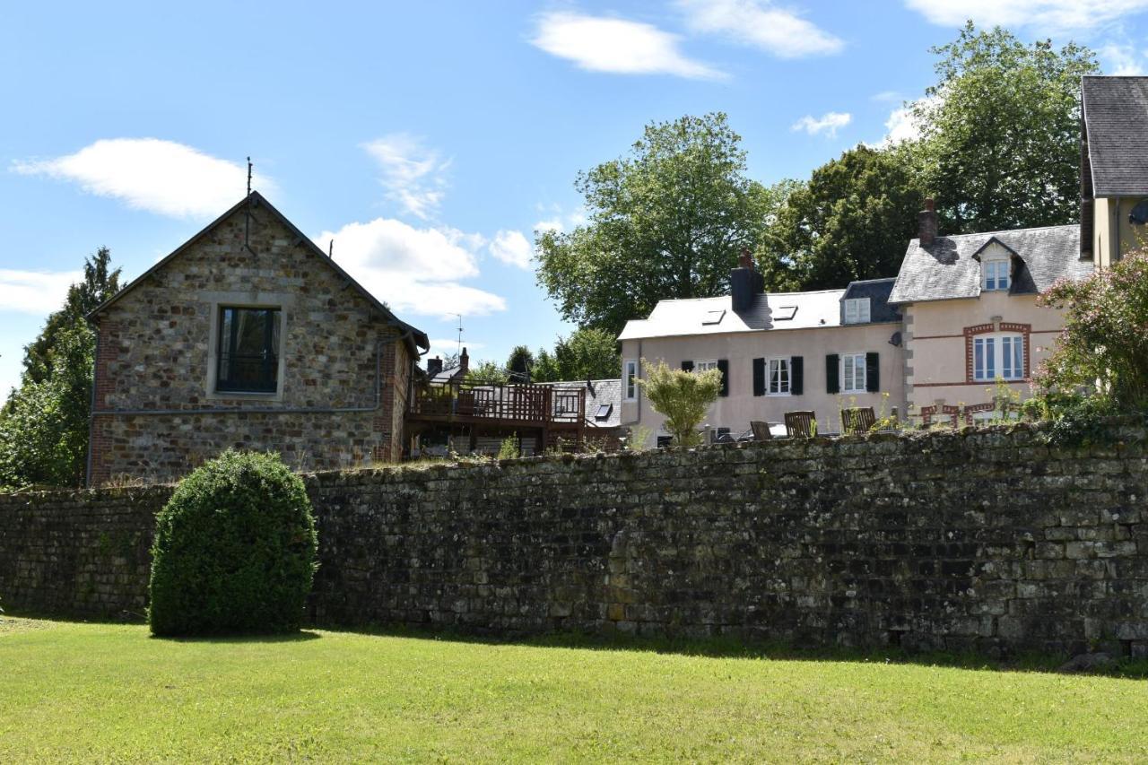 Gites In Le Neufbourg -Mortain Exterior photo