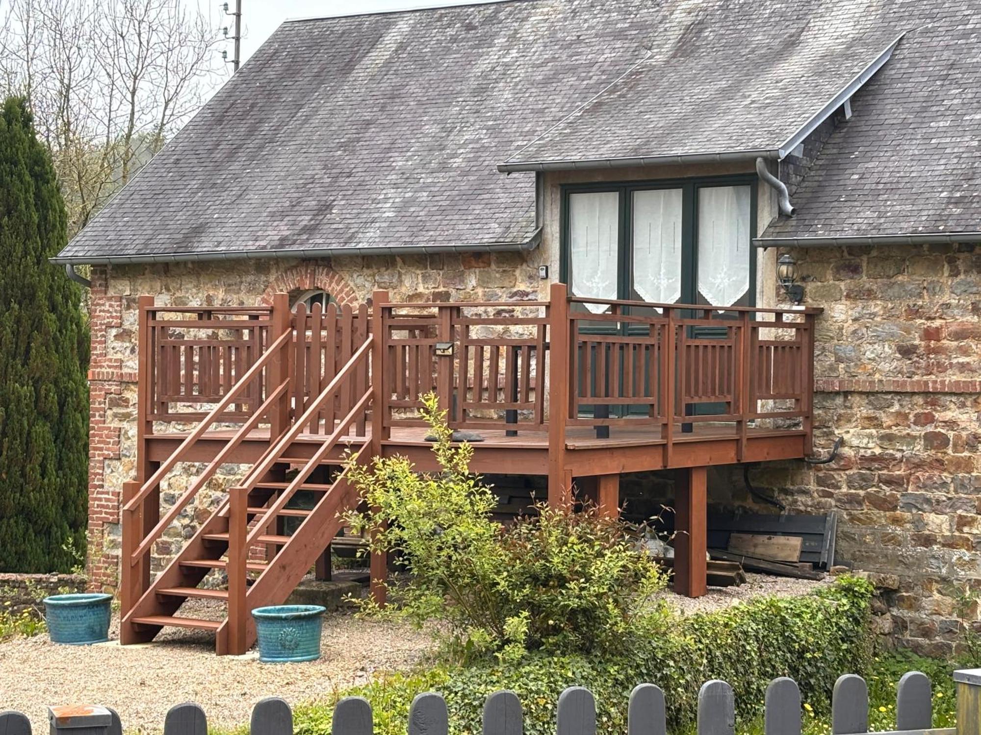 Gites In Le Neufbourg -Mortain Exterior photo
